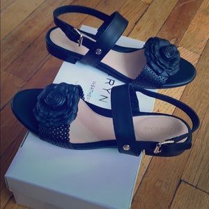 Comfortable black sandals